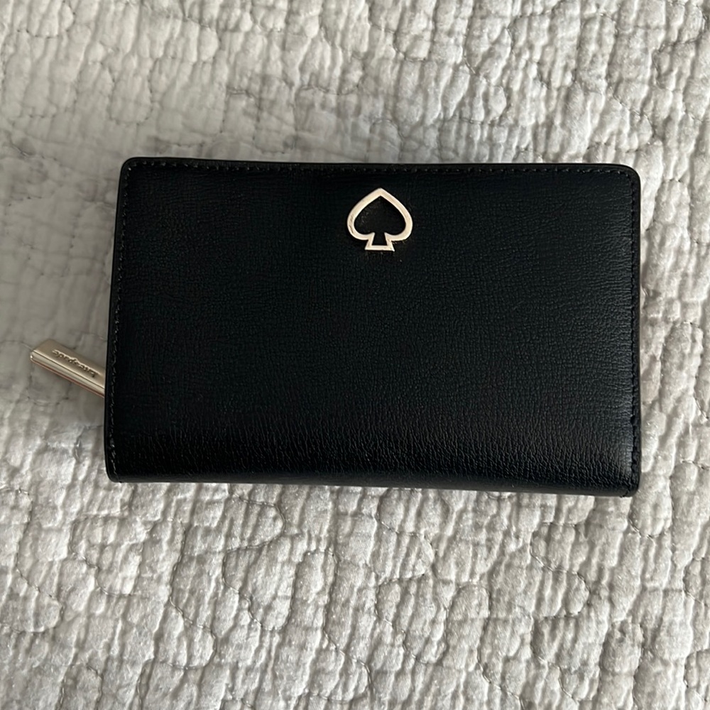 Kate Spade medium bifold wallet in Black.